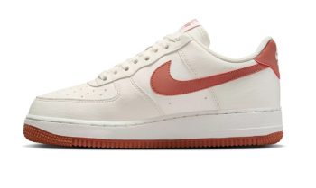 Women’s Nike Air Force 1 '07 Next Nature sneakers in Sail/Canyon Pink. Iconic design with sustainable materials and superior comfort.